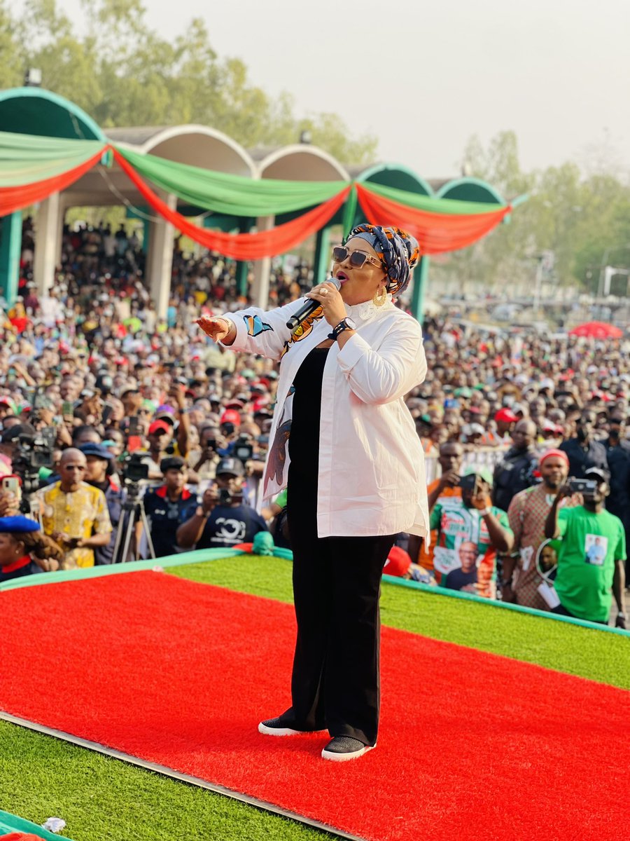 Annychisom's tweet photo. More live Pictures and videos from Okpara Square , Enugu State … Jennifer performing live  @PeterObi @AishaYesufu @labourpartyng @jennifer   #ObiDattiInEnugu https://t.co/P9jd9qAndK