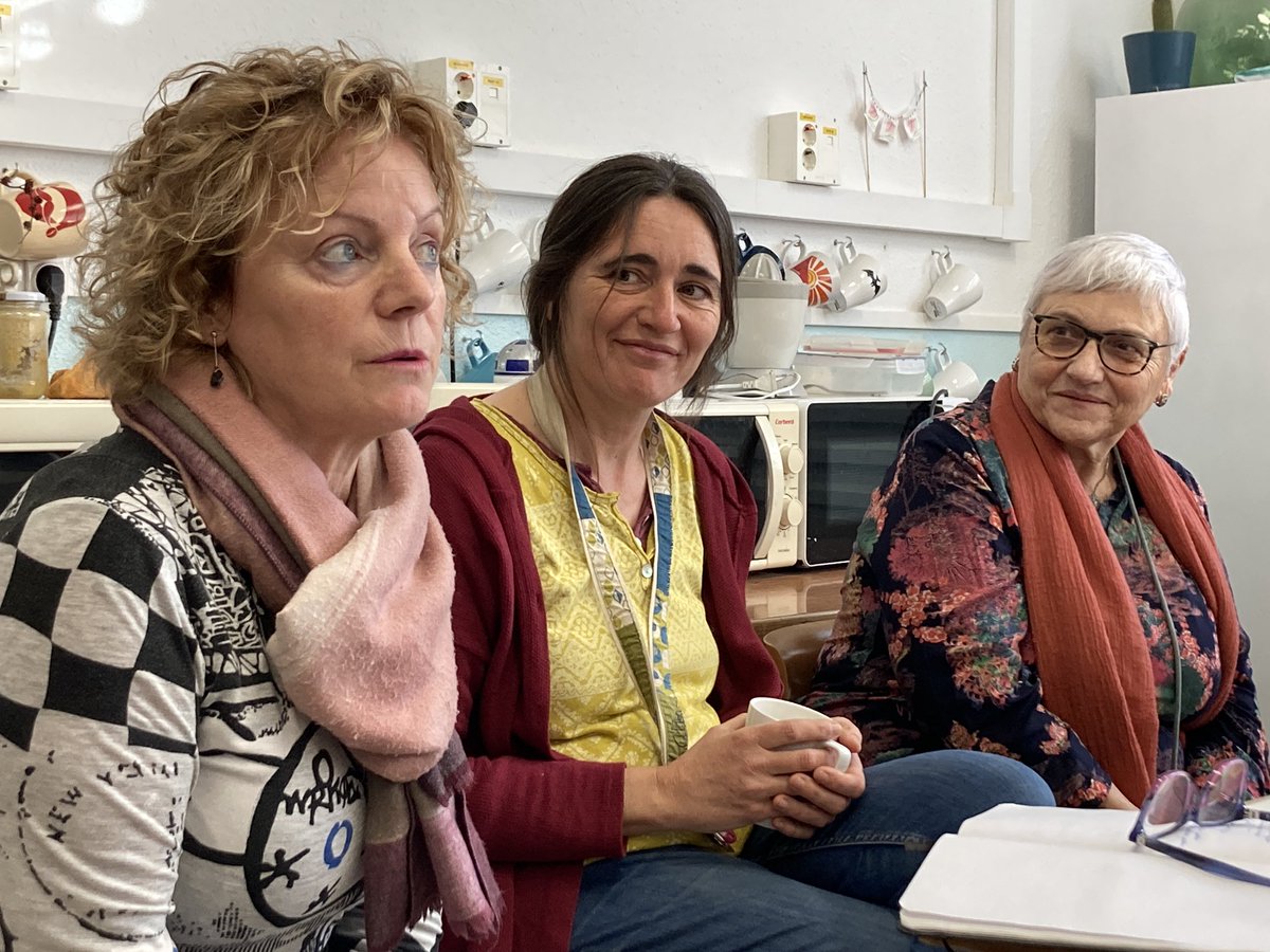 inscanoriac's tweet photo. Avui hem tingut el plaer immens de rebre la visita de la @SanmartiNeus i la Begoña Burgoa Etxaburu. Dones #referents en #didàctica de les ciències. Tenir temps de converses entre docents als espais comuns dels centres i compartir el quotidià de la nostra pràctica. #desig https://t.co/cAskgH06yD