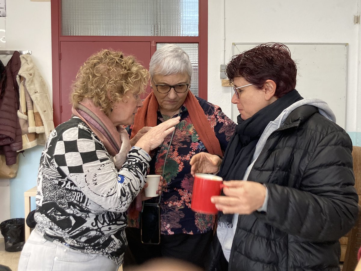 inscanoriac's tweet photo. Avui hem tingut el plaer immens de rebre la visita de la @SanmartiNeus i la Begoña Burgoa Etxaburu. Dones #referents en #didàctica de les ciències. Tenir temps de converses entre docents als espais comuns dels centres i compartir el quotidià de la nostra pràctica. #desig https://t.co/cAskgH06yD