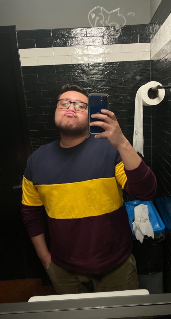 EliFromNYC's tweet photo. From 18 (2014) to now is a huge flex on personality and definitely with all the colors included🏳️🌈 #18vsNow #throwback #bathroomselfie #barselfie #outandproud #happy #relieved #inlove #lgbt #LGBTQIA #gay #gaychub https://t.co/n9P00Ayhpe