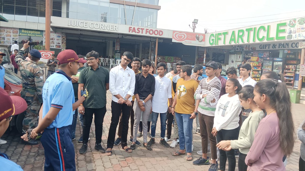 Simayad82948134's tweet photo. #Sabarmaticyclerally 
@ADevvrat @ArvindKapoorTYG @GovernorofGuj @GujaratPolice @HQ_DG_NCC @NCC_Dte_Gujarat @Poonamm87120707 @PMOIndia @CMOGuj 
We meet some people and talk about cycle rally and benifits of NCC,and what is benifit of NCC . https://t.co/LxGA30ORzR