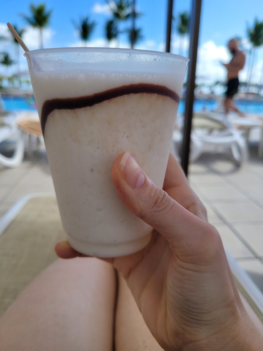 Last day, then back home where it's snowing 😭.

#vacationmode #cancun #poolside #drinks #vacation #riu #escapism #BackToReality #snow #nowinter #happiness