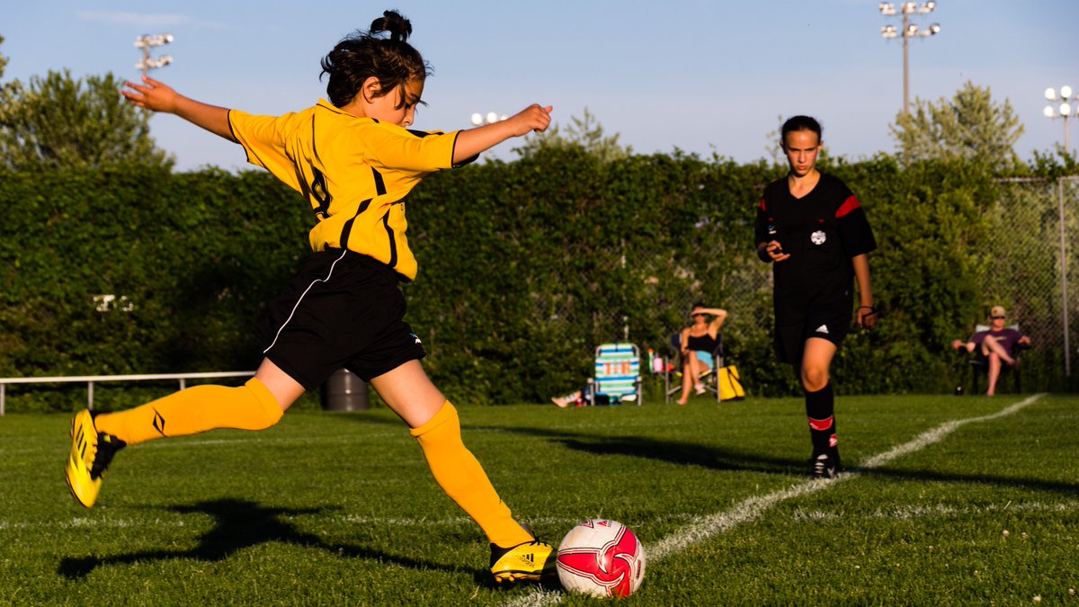 "Avoid praise that sets up a competition. It is never a good idea to praise someone by comparing her to someone else." <a href="/alfiekohn/">Alfie Kohn</a> alfiekohn.org #soccer #youthsoccer #adultsoccer #adultsoccerleague #milton