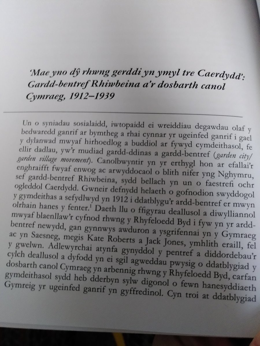 Mae fy erthygl am hanes gardd bentref Rhiwbeina a'i gysylltiadau a sosialaeth a iwtopiaeth yn rhifyn newydd <a href="/YTraethodydd/">Y Traethodydd</a>. Hefyd yn son am y 1920au a'r dosbarth canol, modernrwydd, moto beics, 'flappers', yfed ar y Sul, bysus, R. T. Jenkins, William Morris, Dorothy Edwards a mwy!