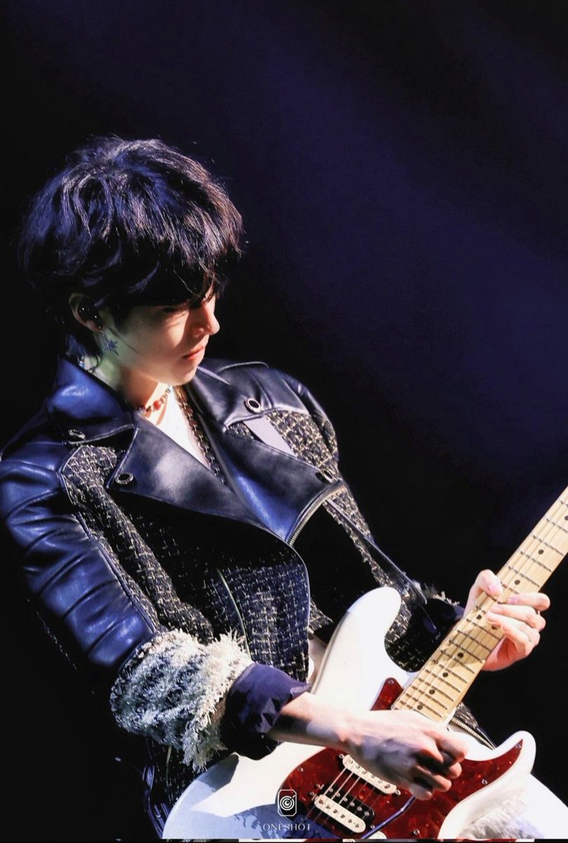 Ты можешь убежать от обстоятельств и людей, но ты никогда не убежишь от своих мыслей и чувств...
#xdinaryheroes #Gaon #kpop #JYP #Villains