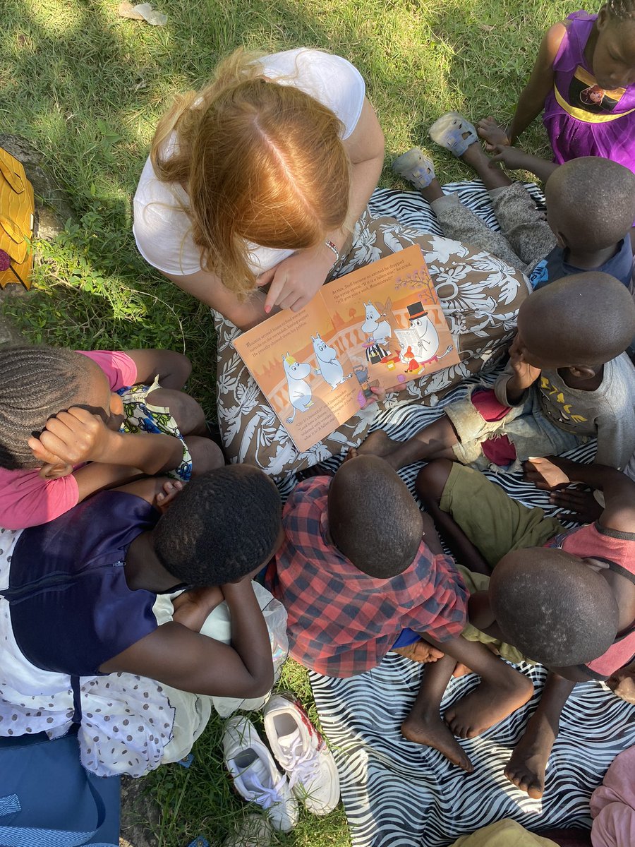 betterme_org's tweet photo. A beautiful 😍 🤩 morning at the mobile Library with the kids from Nyalenda in collaboration with @dewongima .
We enjoyed reading some books in English and Kiswahili with the kids as this helps in developing language skills🤩  and afterwards had fun dancing and playing games 🥰 https://t.co/B7W33Zoj9N