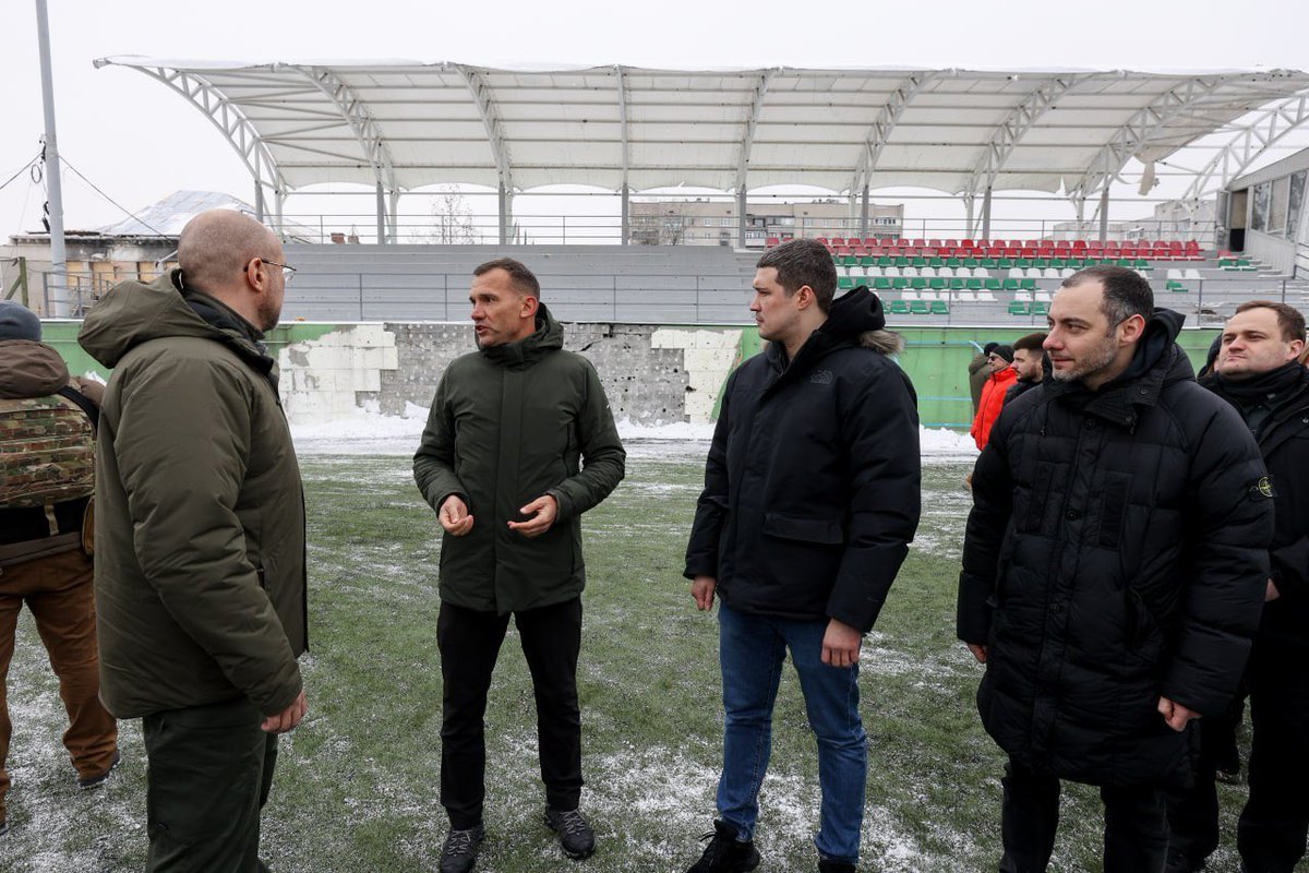 OlKubrakov's tweet photo. 4k people will return to their homes in Kyiv Oblast. W/@Denys_Shmyhal, @FedorovMykhailo @jksheva7 @U24_gov_ua launch Rebuild 🇺🇦 program. UAH504m ($13M USD) from its accounts will be spent on restoration of 18 apartment 🏠in Irpin, Hostomel, etc. #united24 #thepoweroffreedom https://t.co/skXqa45D1Z