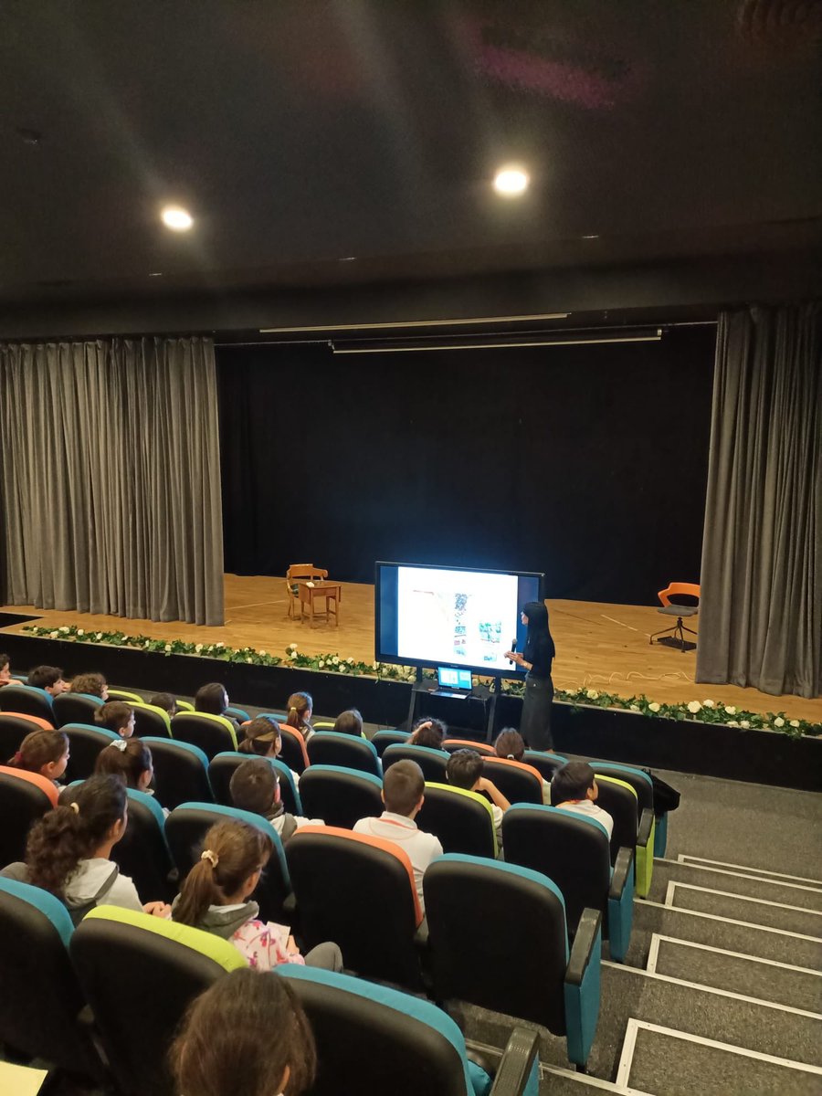 Çekmeköy ve Vadi kampüslerimizde 5 ve 6. sınıf öğrencilerimiz okudukları Kadim Şehrin Şifreleri ve Esrarengiz Kelimeler kitaplarının yazarı Almıla Aydın ile keyifli bir söyleşi gerçekleştirdiler. #livkolejiçekmekoy #livkolejivadi