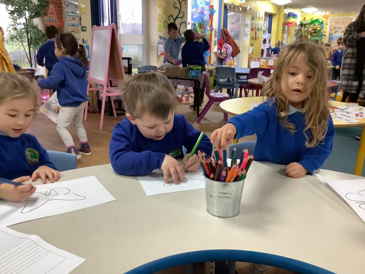llanrhidianp's tweet photo. #LlanPiliPala busy thinking of ideas for their EPIC planning this morning. #LlanKit #LlanIQ #LlanSpotlight #LlanChandCh https://t.co/CcwPPzNjyi