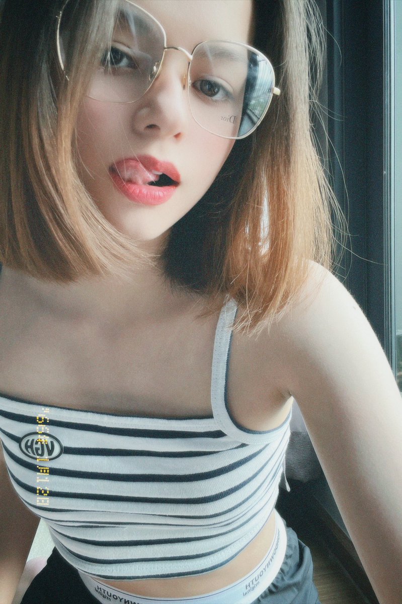 AngelssBecky's tweet photo. 🤓 https://t.co/YZALyc44S2