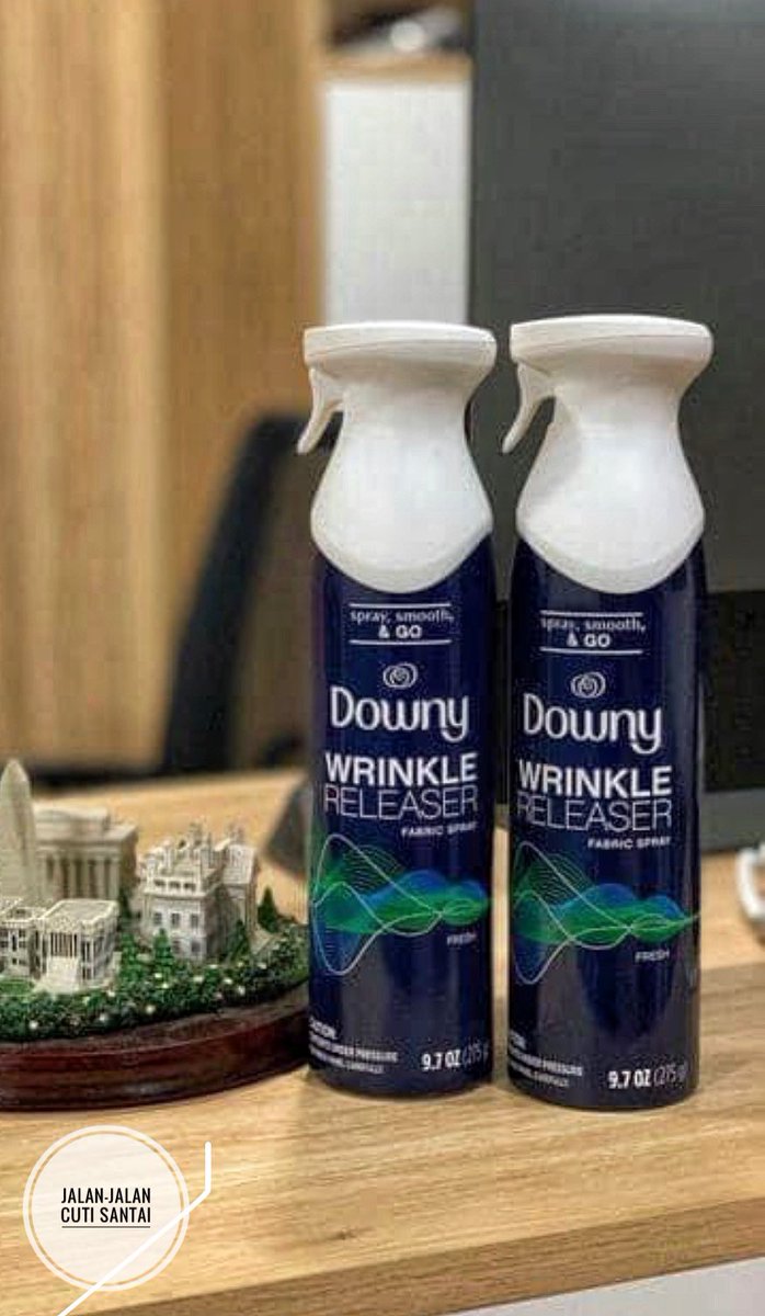 MalayFoodHunter's tweet photo. Ini lah benda yang paling penting untuk dibawak untuk yang jenis kaki travel.

Sembur sahaja dekat baju tak sampai 5 minit hilang kedut tau! Tak perlu pun guna streka atau iron, buat penuh luggage je kan. so boleh je guna downy ni. Bau pun wangii gilerrrrrrr! https://t.co/CdYwBOHDLz