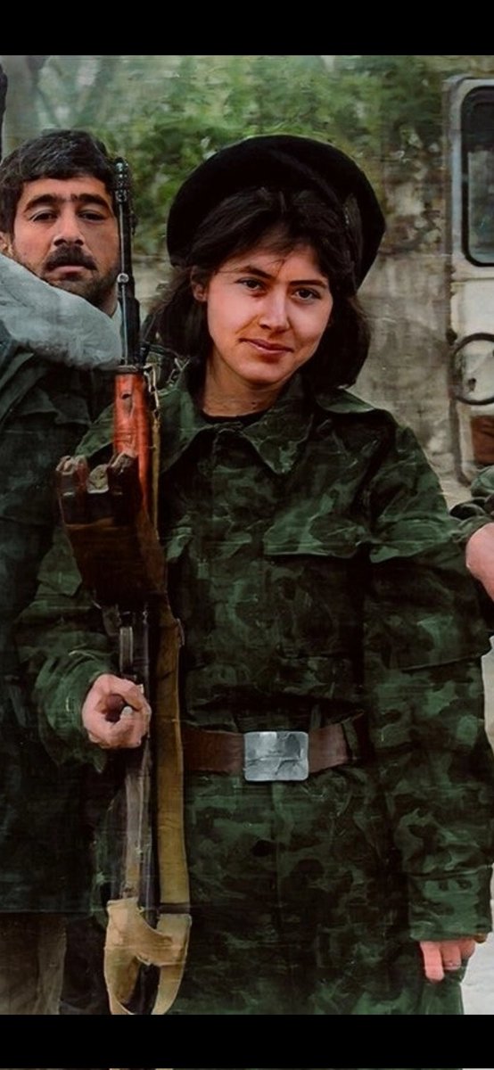 unlmtn's tweet photo. 11 mayıs 1992 tarihinde Karabağ'da savaşırken şehit olan RAHİLE ALİKIZI ORUÇOVA Şehitler Hiyabanı' na defnedilen ilk kadındır. Savaşa gönüllü katılan RAHİLE şehit olduğunda 27 yaşındaydı. https://t.co/m0BiOsebpi