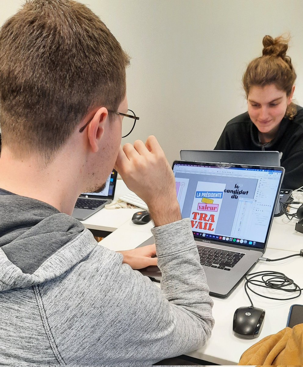 chrisgimb's tweet image. Ça prend forme : motion, longs formats, quizz, simulateur... pour le J4 du hackathon #Hyblab commun aux étudiant.es en journalisme de @Sc_Po_Rennes et en graphisme design de @EcoleLISAA Rennes sur le thème "Travailler, c'est trop dur ?" avec @ouestmedialab.