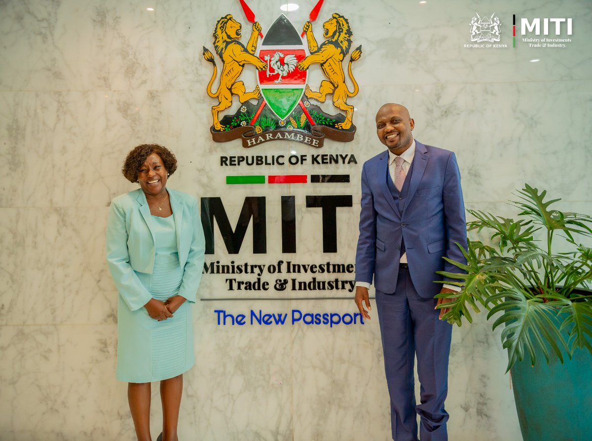 HonMoses_Kuria's tweet photo. This evening I have met with Embu Governor @CecilyMbarire and her team. We have agreed to a partnership that seeks to support farmers through aggregation of their produce that includes mangoes, ndengu, bananas, avocados, tea and coffee. 
1/3 https://t.co/47gvDV6McS