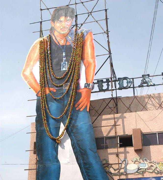 AbGeorge_'s tweet photo. #Desamuduru4K special shows CONFIRMED on April 7th on the occasion of Icon star @alluarjun Birthday 🔥👏
Shows planning in #Kerala too 👏

#PushpaTheRule #AlluArjun https://t.co/Mkhp7r7eVw