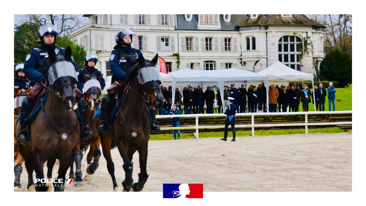 PoliceNat77's tweet photo. Cet après-midi, la brigade équestre 🐴 et la compagnie départementale d'intervention 👮 étaient en démonstration à #BoisLeRoi, en présence du sous-préfet de #Fontainebleau, du président du @Departement77, du maire de Bois-le-Roi et du #DDSP77. https://t.co/3UXhGVGDdk