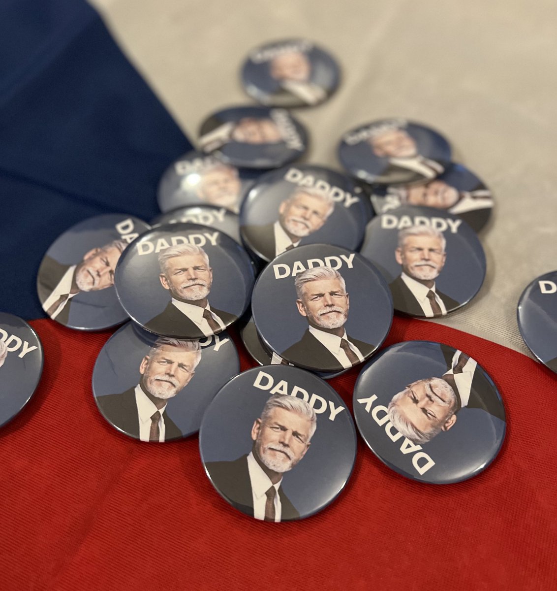 Placky s <a href="/general_pavel/">prezidentpavel</a> - ilegální edice.