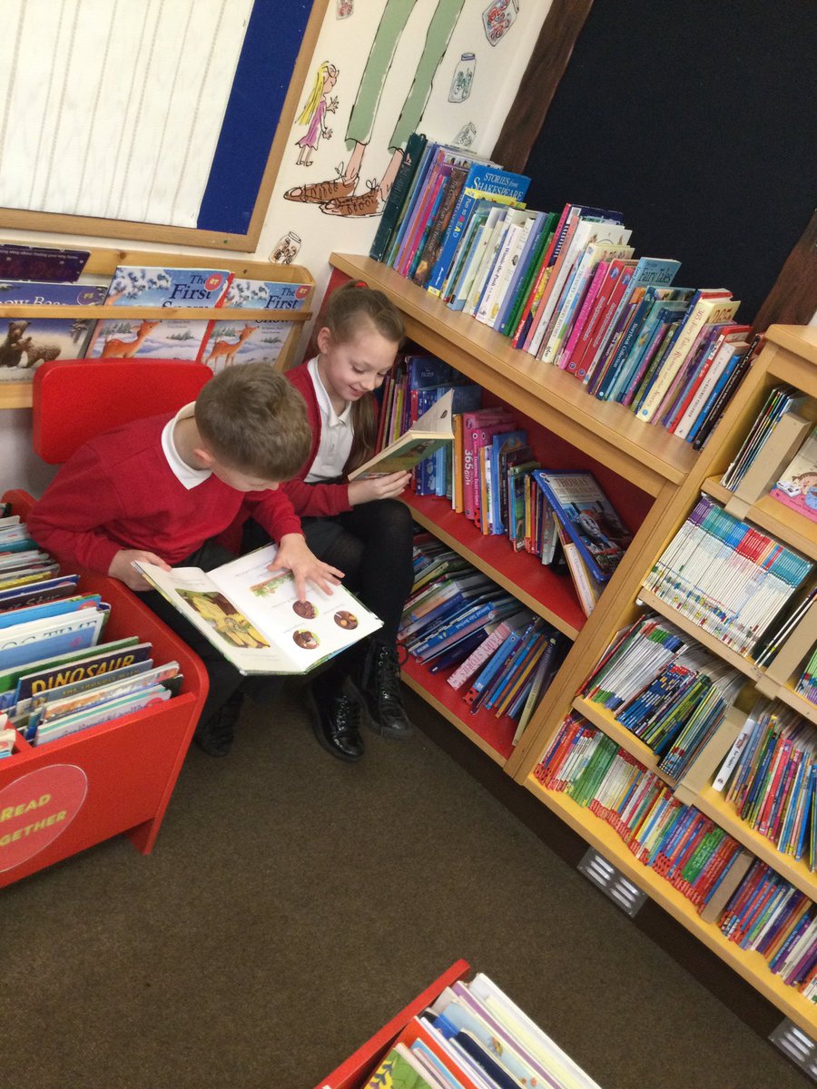 MD_Class3's tweet photo. This afternoon @MD_Class3 visited the library! The children enjoyed making their own bookmarks as well as having the chance to look at various books 📚 
@MillDamSchool #MDReading https://t.co/ZqETy9qLlW
