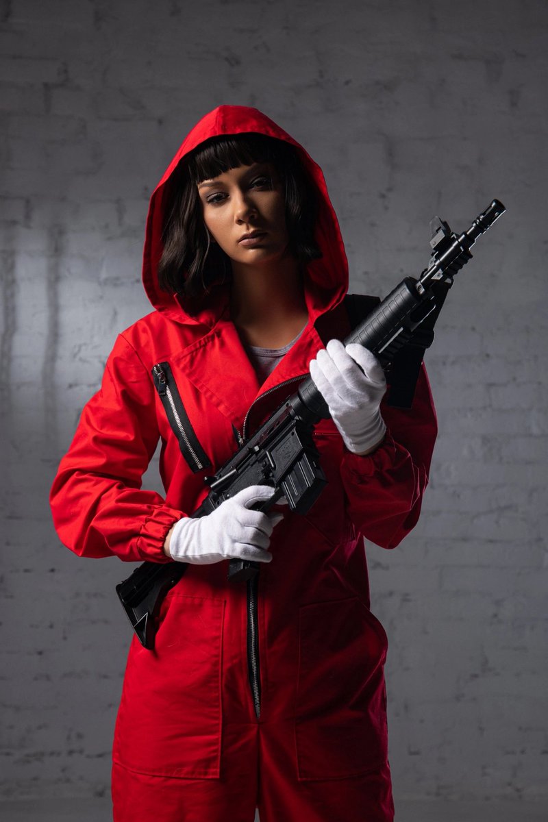 Мне так нравится эта фотка..
 #MoneyHeist #CasadePapel #Бумажныйдом #Money_Heist #cosplayMoneyHeist #cosplay