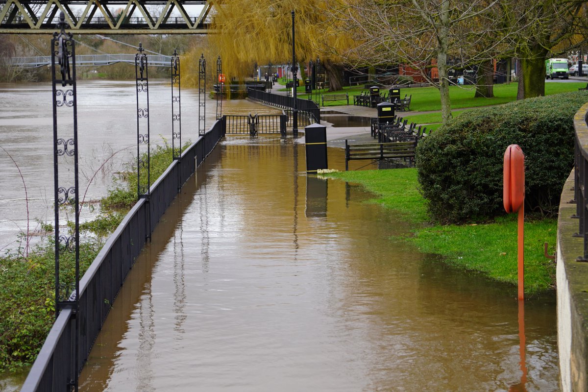 myworcester's tweet photo. Be careful out there. The #flood level in #Worcester is continuing to rise, and is not expected to peak until Sunday.
The city centre and other shopping areas are unaffected - Worcester is #open4business https://t.co/62QrpGATy6