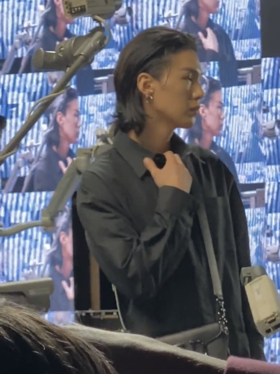 tamofftrack's tweet photo. Y’all. He got an undercut with his long hair. https://t.co/WjVpr4mkje