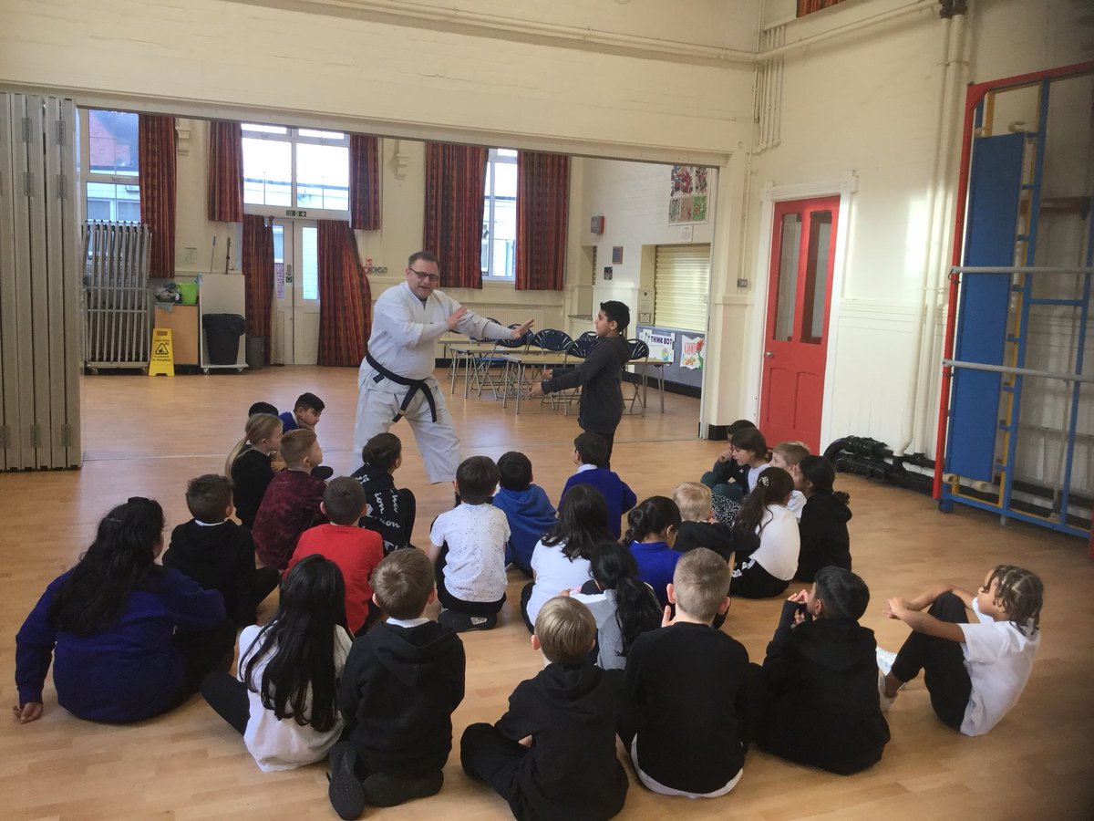 shobnallprimary's tweet photo. Year 3 thoroughly enjoyed their martial arts lesson this afternoon with #STARworkshop https://t.co/6MAxHS7oSp
