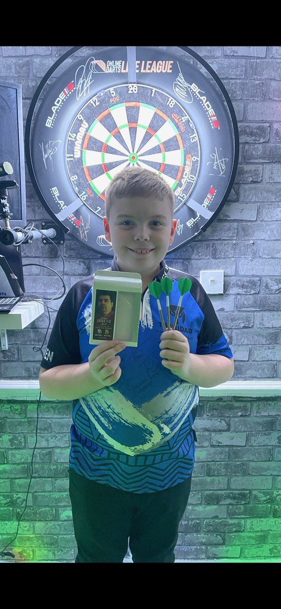@DartsNewsInfo thanks so much for my darts they are amazing 👌