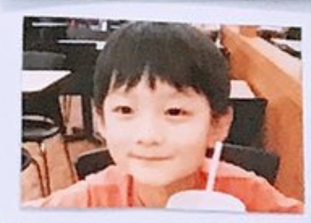0pfern_'s tweet photo. 솔직히 요새 이 아기사진만 뚫어져라 쳐다보면서 살고있음.. 이게나야 https://t.co/iSpUQNBGPk