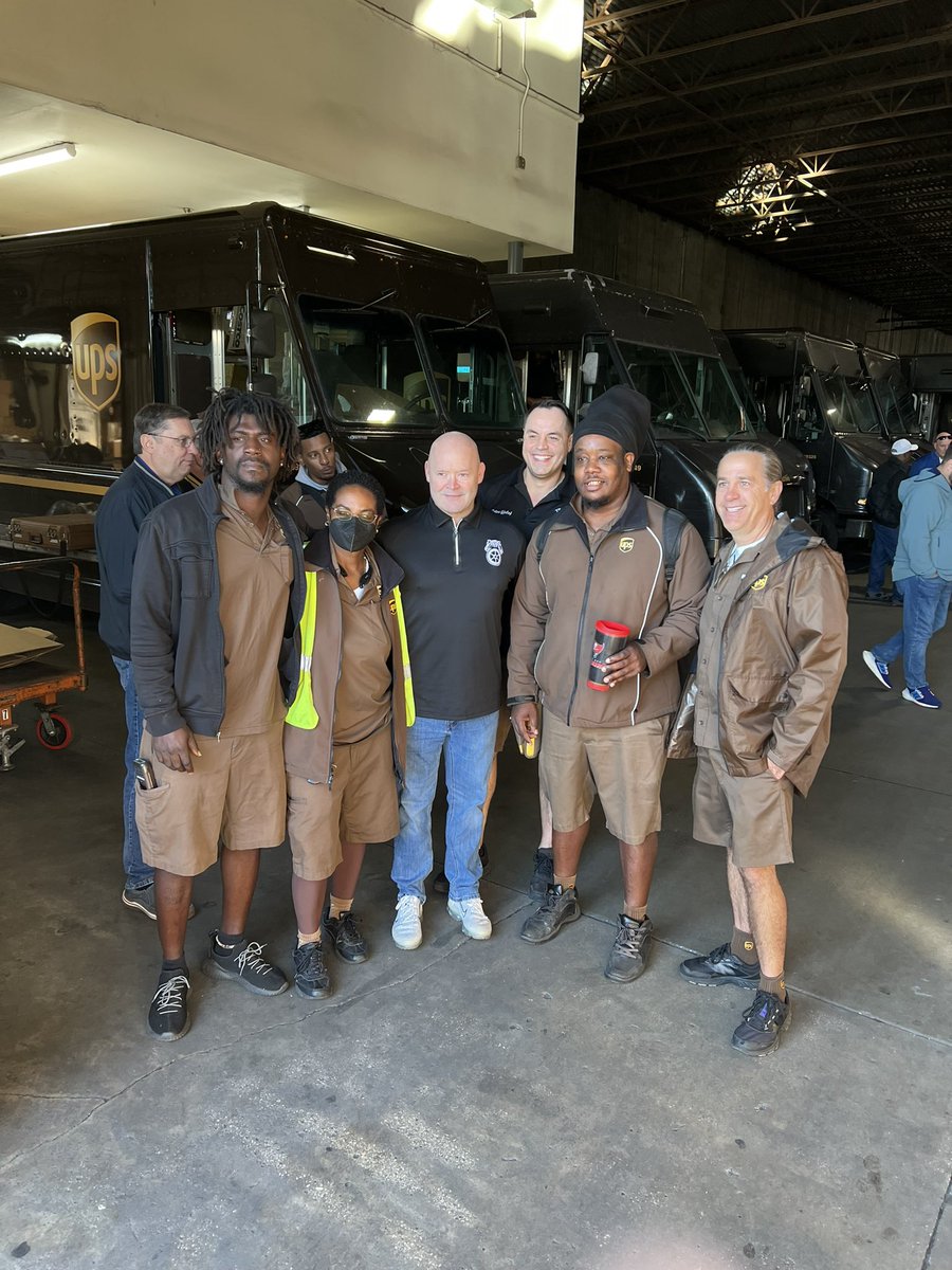TeamsterSOB's tweet photo. Grind don’t stop…#FredZuck & I visiting our great members down in FL this morning. One of the best parts of my job #WalkingTheBelt #Local79Strong #YRCFreight #UPS #SMOonTheGo #TeamsterStrong https://t.co/hqIKlPLcUx
