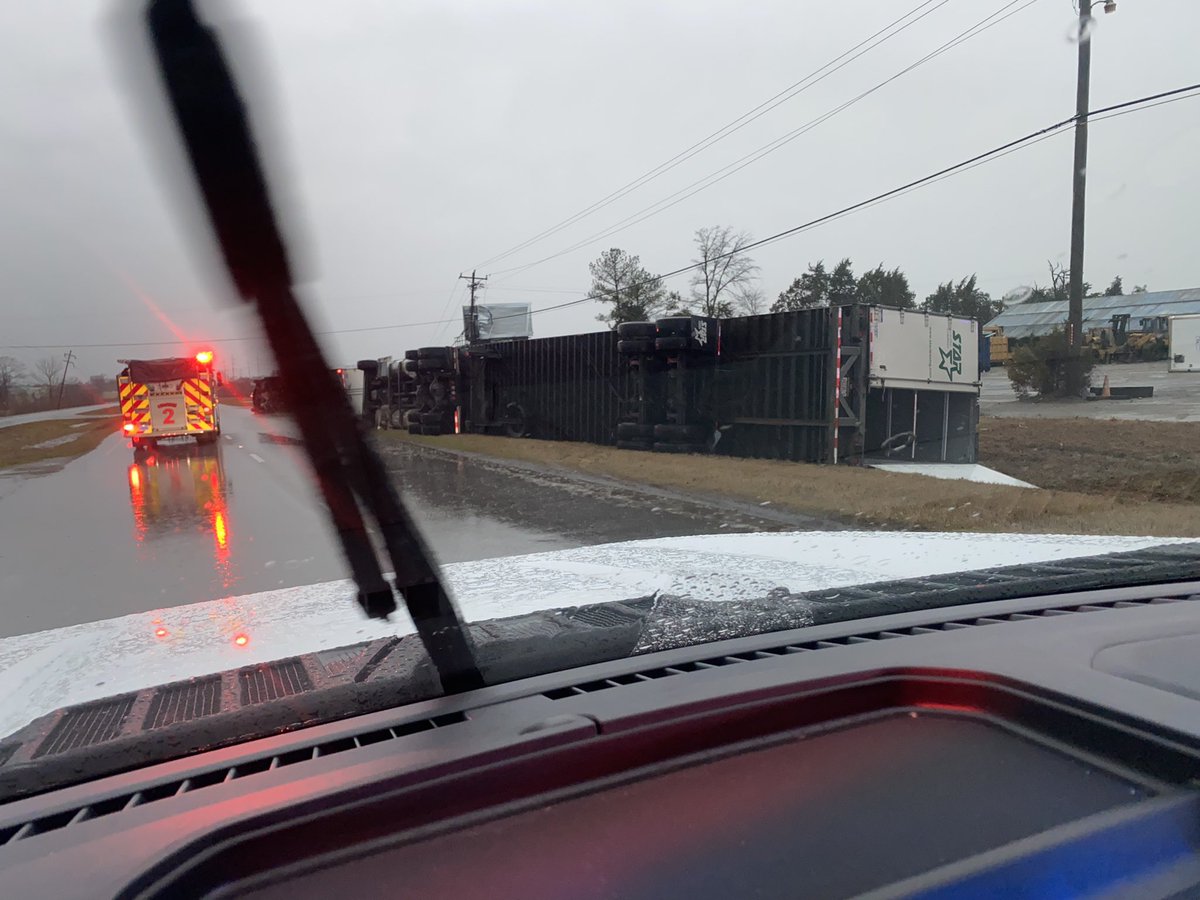 DecaturALPD's tweet photo. Decatur Police have responded to multiple reports of debris, damage and downed lines across the city. https://t.co/wTbP4pKeiD
