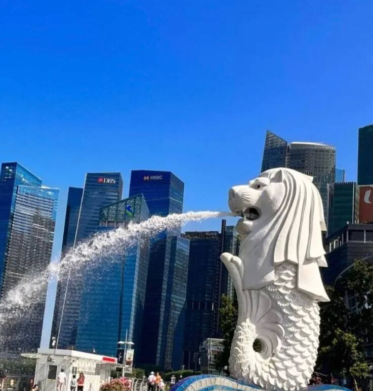 Whenever I see this photo, I think of when I went to school in Singapore😀😀😀