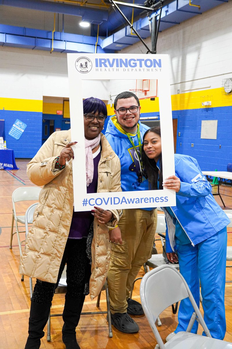 opticalacademy1's tweet image. Strike a pose 😉✌🏼 Our team will always be here to make sure you are looking and feeling your best 😍 Say goodbye to your grandma looking metal frames from 2001 and hello to your new fun frames 🤣🤣🤣 That’s what we’re here for!!!! 

#glasses2classes  #opticalacademy