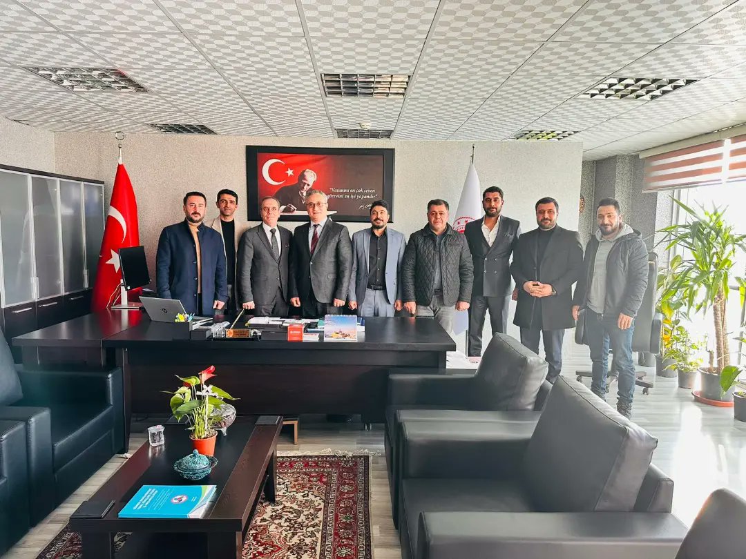 Doğu Anadolu Güm. ve Dış Tic. Bölge Müdürlüğüne atanan Temel Akkuş makamında Ziyaret edilerek kapıköy sınır kapısı ilgili paylaşımlarda bulunuldu,Talepler iletildi sınır kapısının ilimiz  tüccar ve iş insanları için önemine değinildi. Misafir perverliğinden dolayı teşekkür ederi