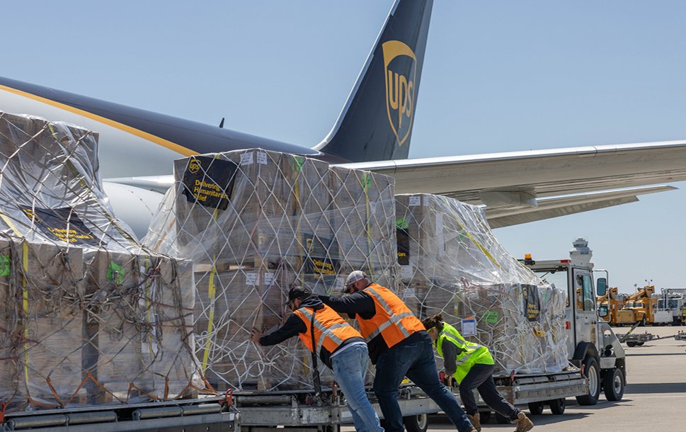 UPSAirlines's tweet photo. Delivering is in our DNA.🤎 As we approach our 35th anniversary, join us on a trip down memory lane. Over the next few weeks, we'll share photos highlighting some of the most memorable shipments to have flown aboard our @UPS aircraft. ✈️ #ThrowbackThursday #aviation https://t.co/mjw8qixcqg