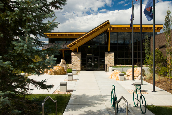 JacobsenBuilds's tweet photo. Jacobsen constructed a new 2-story HQ for the Park City Police Department in 2008. Natural stacked stone, glass curtain wall and wood timbers comprise the facility's architectural feature, a 1,100 sq ft meeting room. Stupendous project for a #TBT! 

#JacobsenBuilds #BuiltForLife https://t.co/fZOGzqqKKL