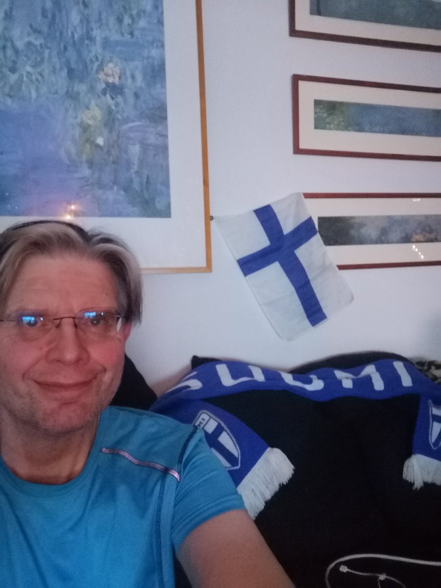 JuhaTenhonen's tweet photo. #sohvaperunointia @Huuhkajat #ESTFIN #maaottelu @yleareena https://t.co/NczAbQrRJz