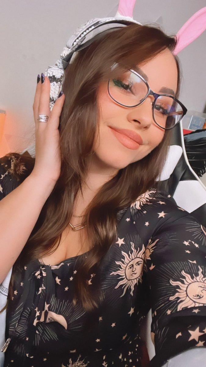 Bunnymon 🐰 on Twitter: "live ️ http://twitch.tv/bunnymontv 😙"