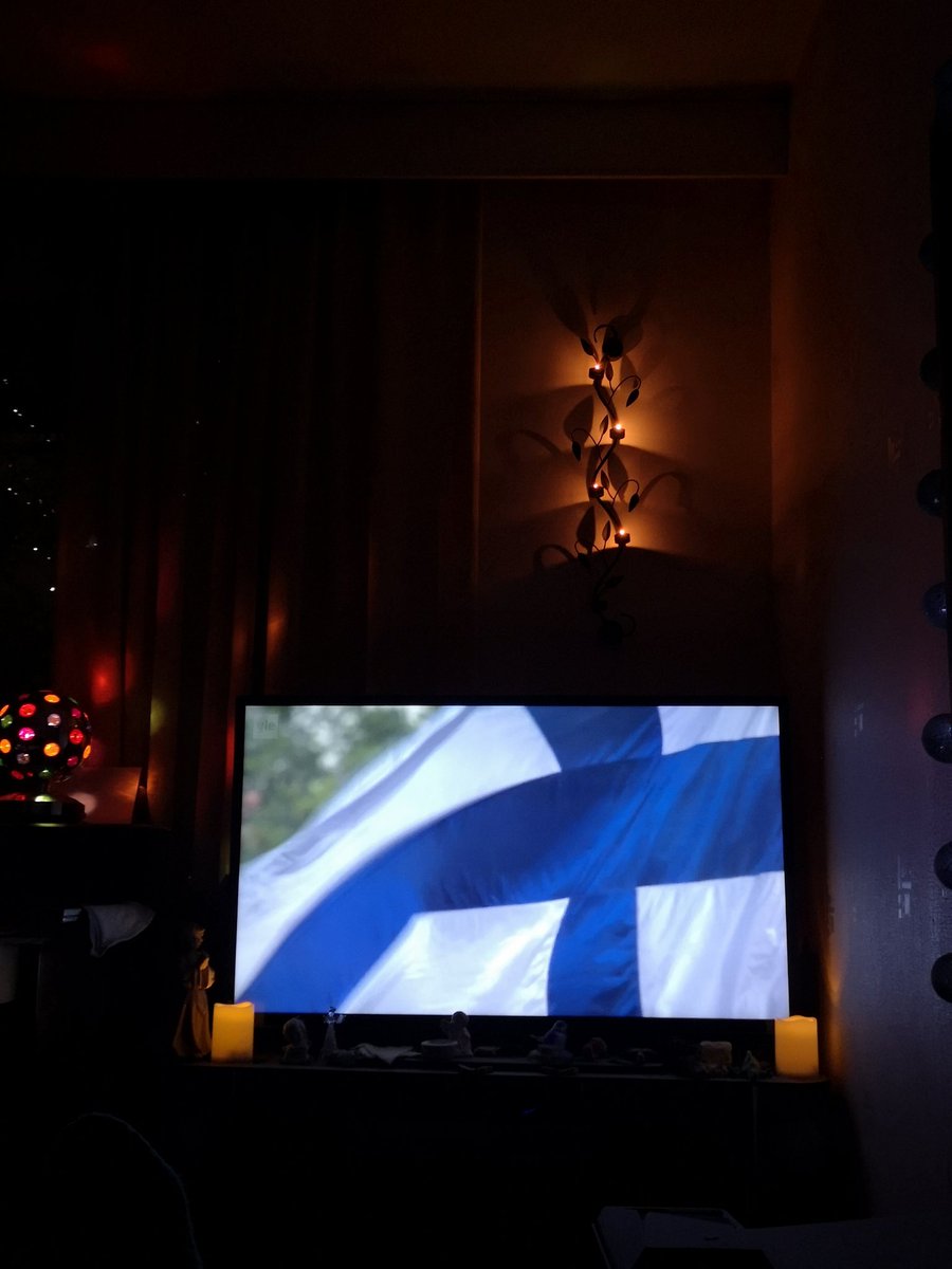 JuhaTenhonen's tweet photo. #sohvaperunointia @Huuhkajat #ESTFIN #maaottelu @yleareena https://t.co/NczAbQrRJz