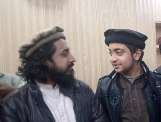 کہتے ھیں اداروں کے پاس ثبوت نہیں ھیں 
گلشن راوی
کے شہزادے اور عشق کے چرچے 
سمجھ جاٸیں اندر کی کہانی