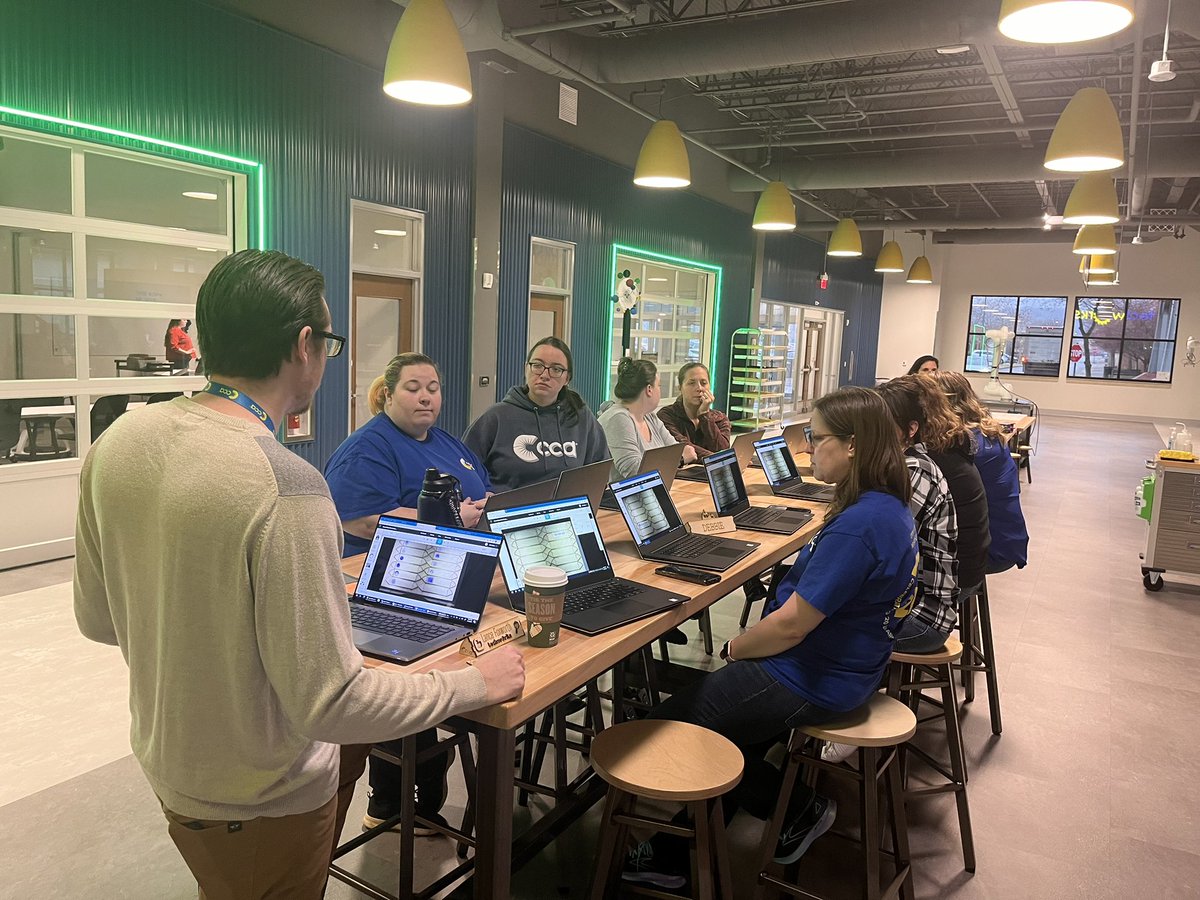 STEMnaut's tweet image. Having an awesome morning in #TechWorksatCCA… @CommCharterAcad Family mentors here for training making their own nameplates and our field trip students are building robots with the @birdbraintech kits! #STEM #manufacturing #Robotics