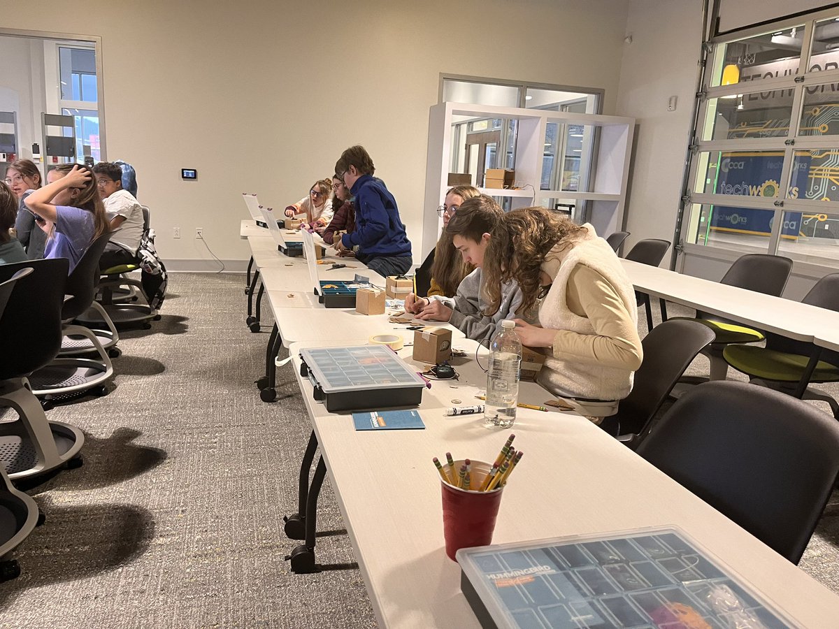 STEMnaut's tweet image. Having an awesome morning in #TechWorksatCCA… @CommCharterAcad Family mentors here for training making their own nameplates and our field trip students are building robots with the @birdbraintech kits! #STEM #manufacturing #Robotics