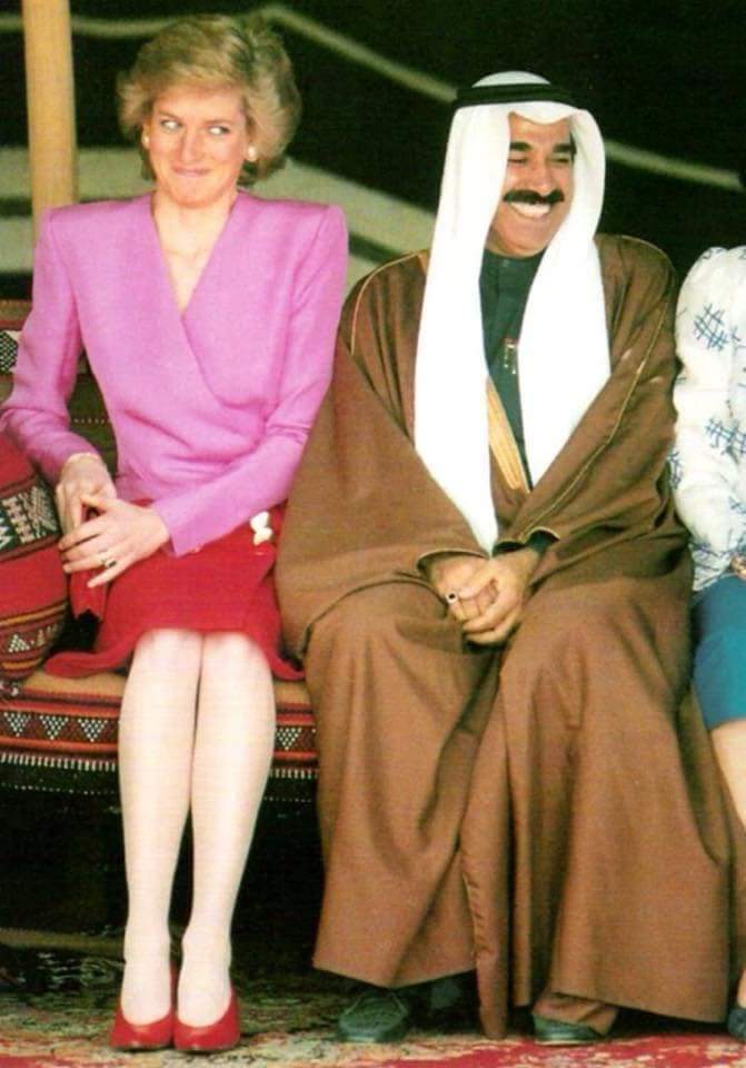 ScreenMix's tweet photo. لو سمحتي ممكن أجلس جنبك ؟  ❤

الأميرة ديانا في الكويت عام ١٩٨٩. https://t.co/gUF33G1rHj
