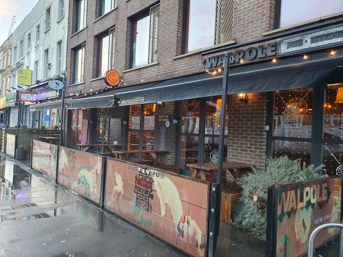 Training session with new staff at <a href="/TheWalpole/">The Walpole</a> this afternoon, upskilling the team on best practice using our townlink radio and <a href="/disccrime/">Disc Crime Management</a> intelligence reporting system ⭐️ #BusinessCrimeMatters