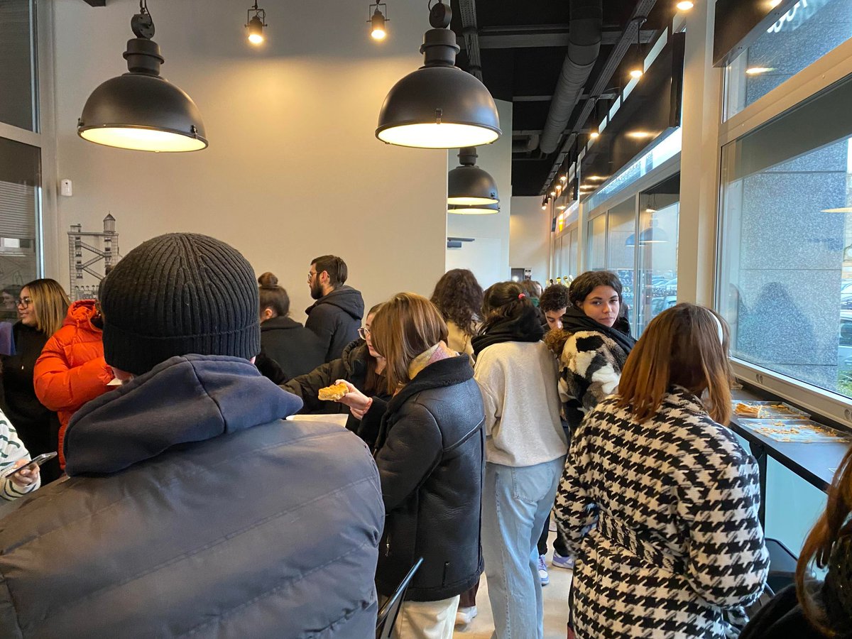 IFA_BS's tweet photo. En ce début d’année, nos stagiaires ont profité d'une pause galette des rois ! 👑👑

Découvrez les rois et reines du jour 👉 https://t.co/kpNHzIdhef https://t.co/aYArCHpUAW