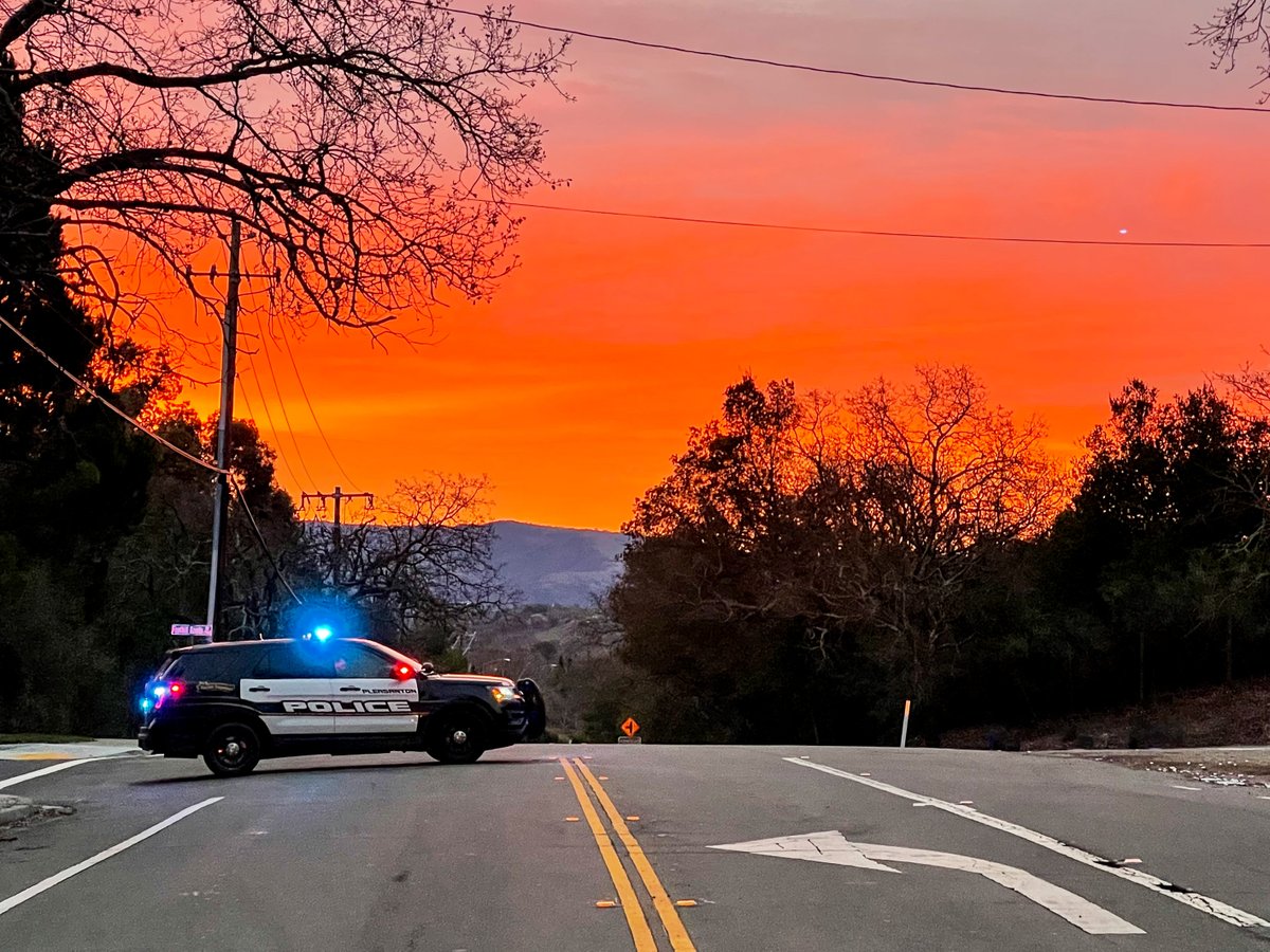 pleasantonpd's tweet photo. A gorgeous sunrise in Pleasanton. We'll take this bit of tranquility before the next round of rain. 🌅
📸 credit: Ofc. Montgomery https://t.co/hzyOWlzoyw