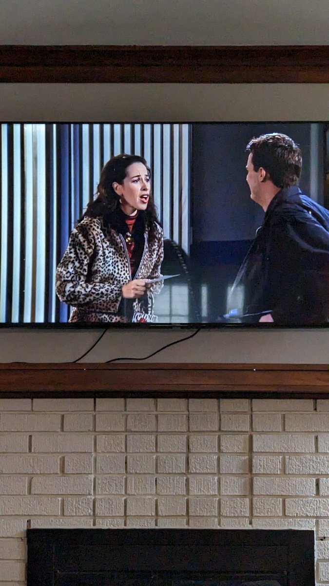 ImRobNewton's tweet photo. I am convinced Janice knew Chandler was lying about Yemen. She just let him run through his lie to teach him a lesson. #Friends https://t.co/R7x3CQyGZ1