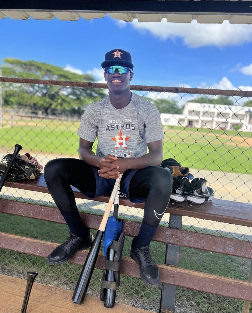 thevandalorian's tweet photo. Source: The Astros are signing shortstop German Ramirez to a $1.2 million signing bonus Sunday, when the next international signing period opens.

The 16-year-old Dominican standout was admired by scouts for his quick bat speed and athletic build, according to Baseball America. https://t.co/gNZAhfdqIe