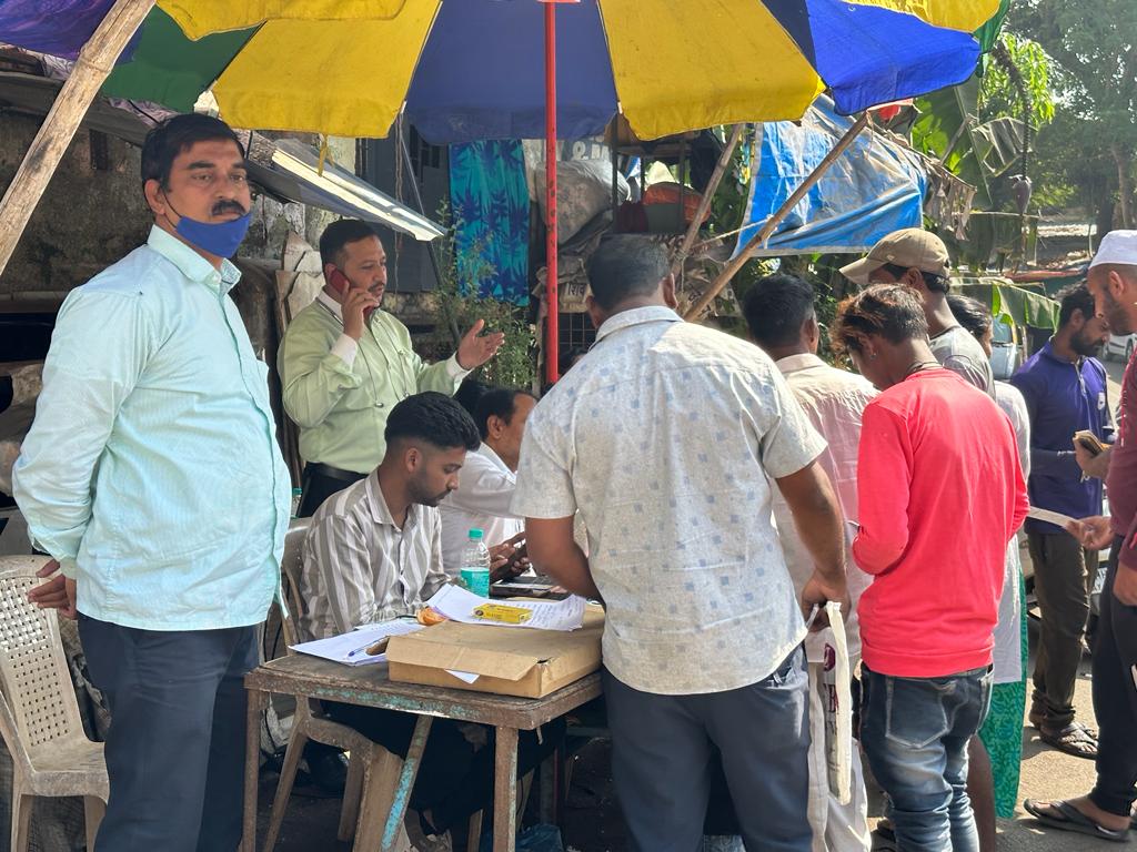 bycullaissue's tweet photo. Today PM Street Vendor's Atmanirbhar Nidhi Drive with @AAPKaImranMulla and @bycullaissue Team and With BMC Associate .
📷 @aapkaHassanali https://t.co/4elHx874Jo