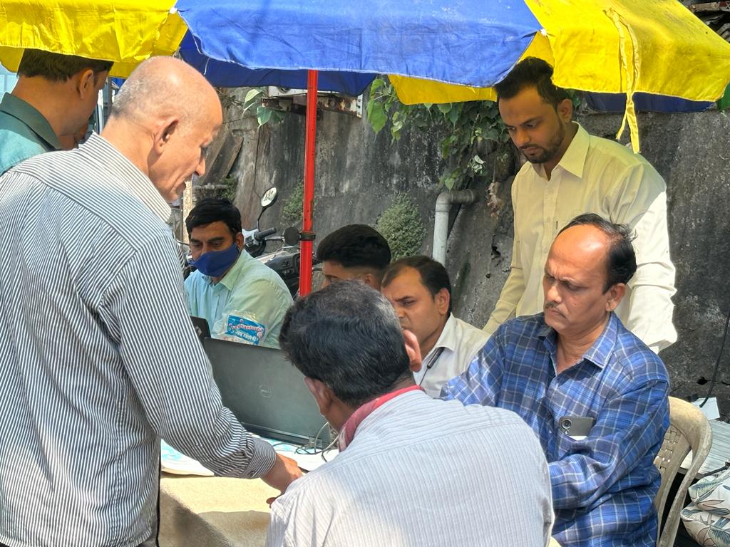 bycullaissue's tweet photo. Today PM Street Vendor's Atmanirbhar Nidhi Drive with @AAPKaImranMulla and @bycullaissue Team and With BMC Associate .
📷 @aapkaHassanali https://t.co/4elHx874Jo