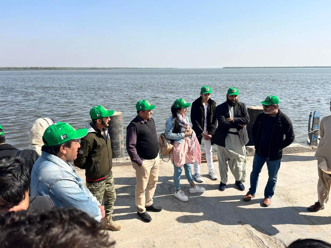 TalpurTaimur's tweet photo. Students of BS Forestry, University of Haripur visited mangrove forests at Karachi. They were briefed about management, Conservation and Protection of mangroves by SINDH Forest Department.
#CleanGreenSindh #SindhForestDept https://t.co/fu7cpTtJ6w